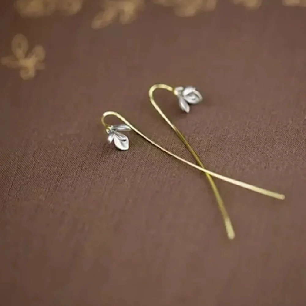 Minimalist Three Petal Flower Oriental Earrings - Picture 5 of 6